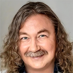 Игорь Николаев